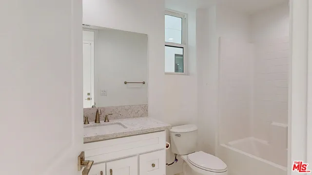 $5,100 | 8456 North Camelia Court, Winnetka, CA 91306