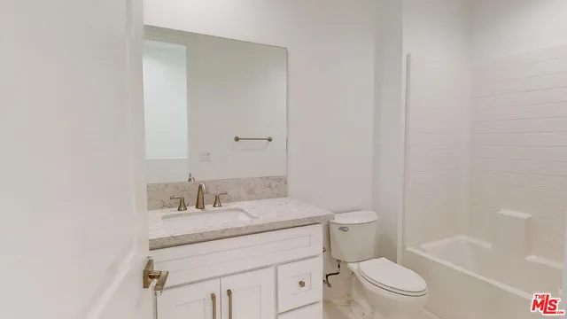 $5,100 | 8456 North Camelia Court, Winnetka, CA 91306