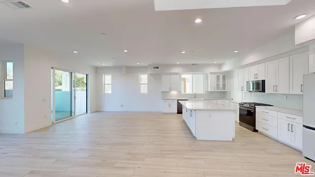 $5,100 | 8456 North Camelia Court, Winnetka, CA 91306