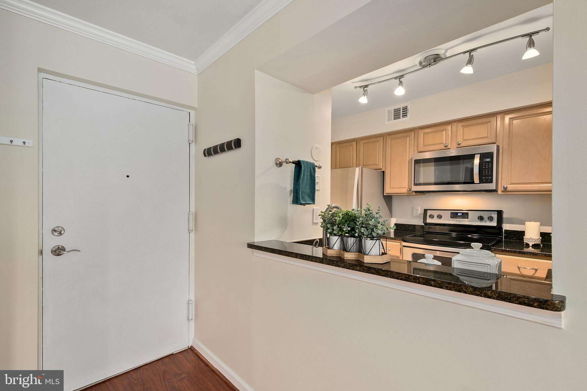 5823 Royal Ridge Drive, Unit O Springfield, VA 22152 - Photo 3 of 27 Gallery Image 3