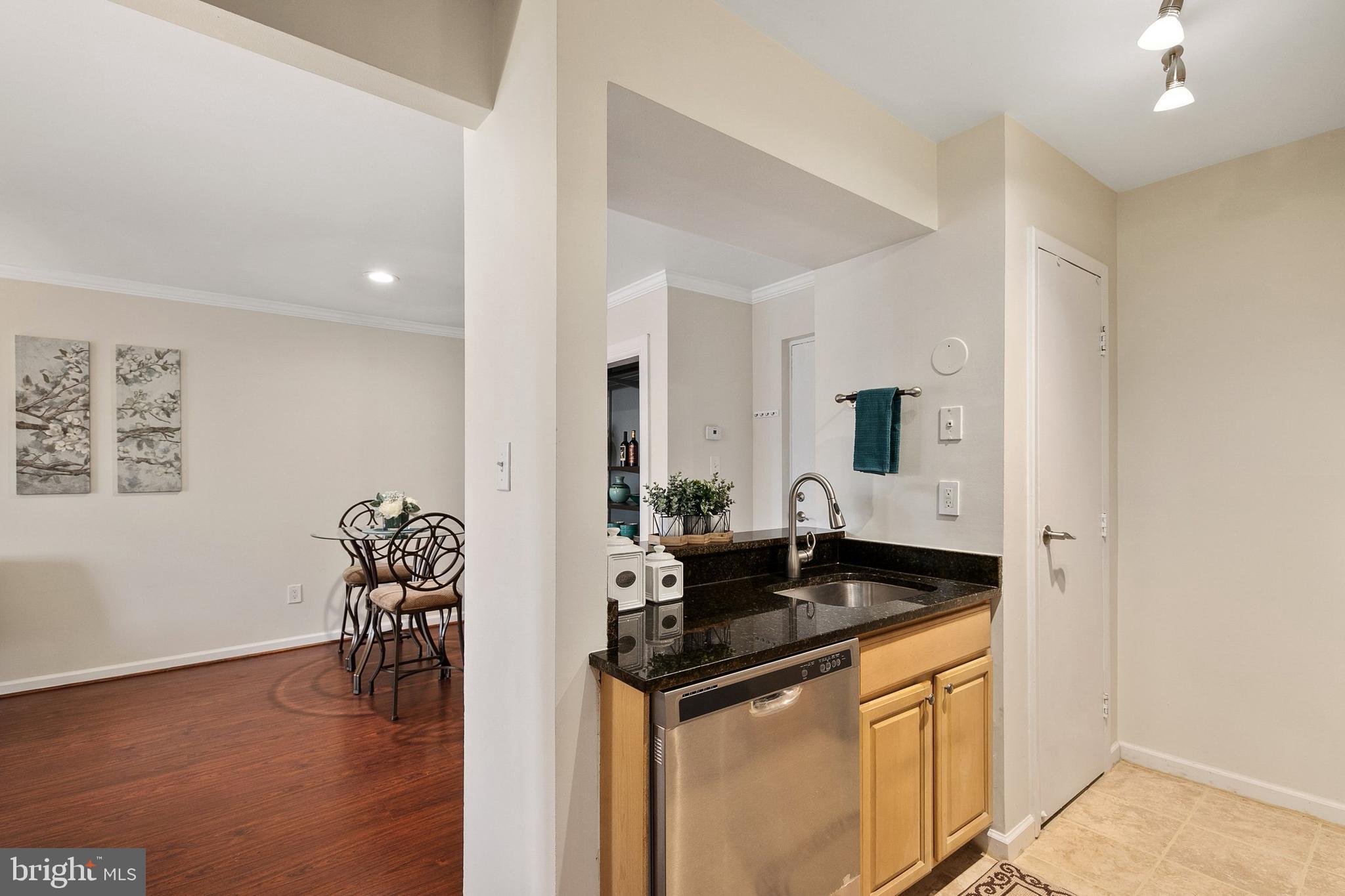 5823 Royal Ridge Drive, Unit O Springfield, VA 22152 - Photo 4 of 27 Gallery Image 4