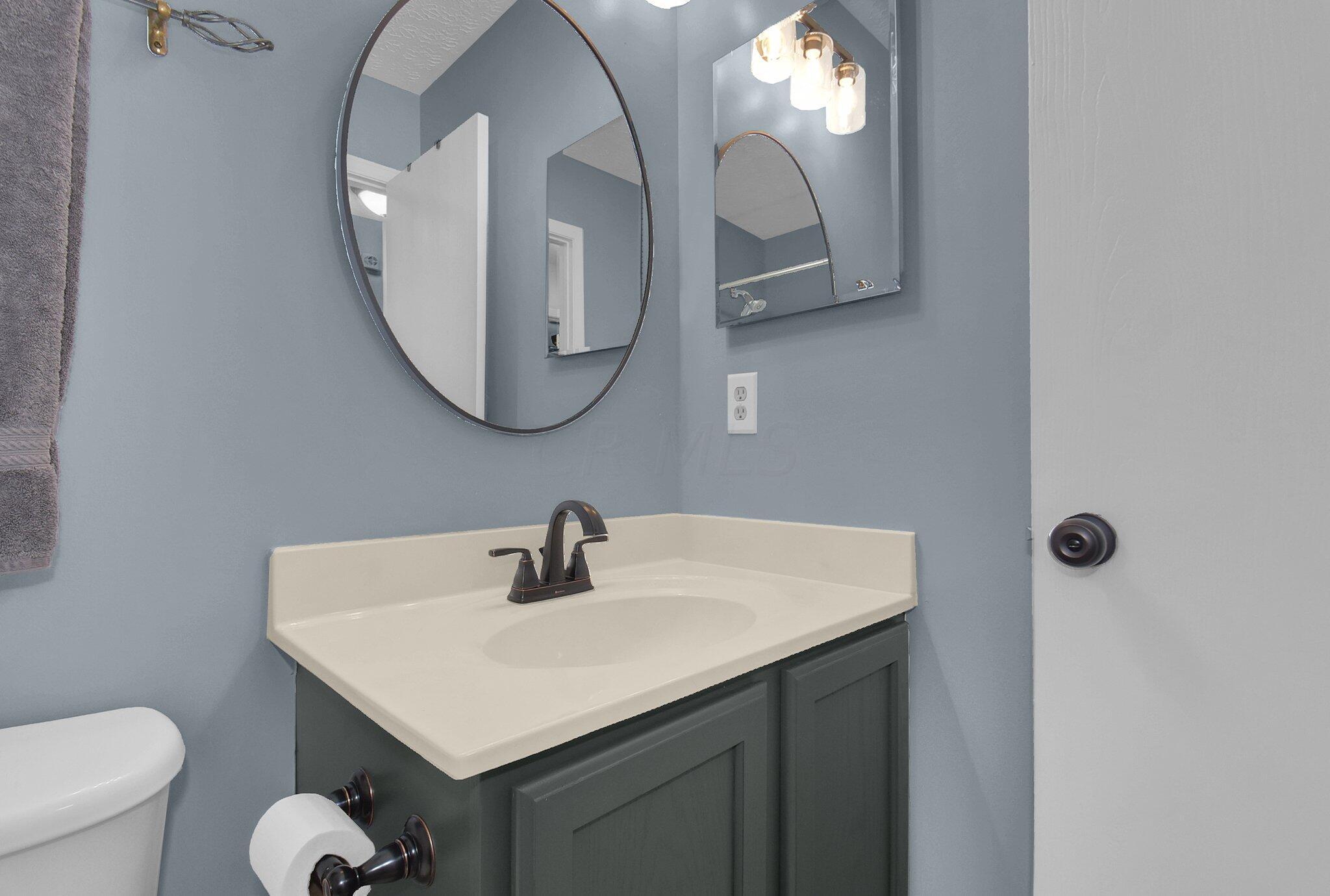 3213 Hines Road Columbus, OH 43230 - Photo 23 of 40 Bathroom 2
