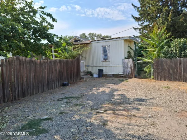 $499,900 | 321 W Boulevard South, Granger, WA 98932