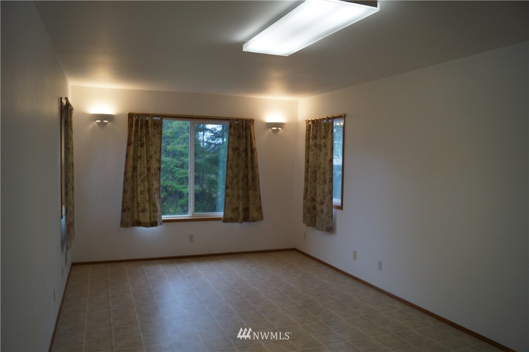 31 Hogan Road Hoquiam, WA 98550 - Photo 5 of 25 Gallery Image 5