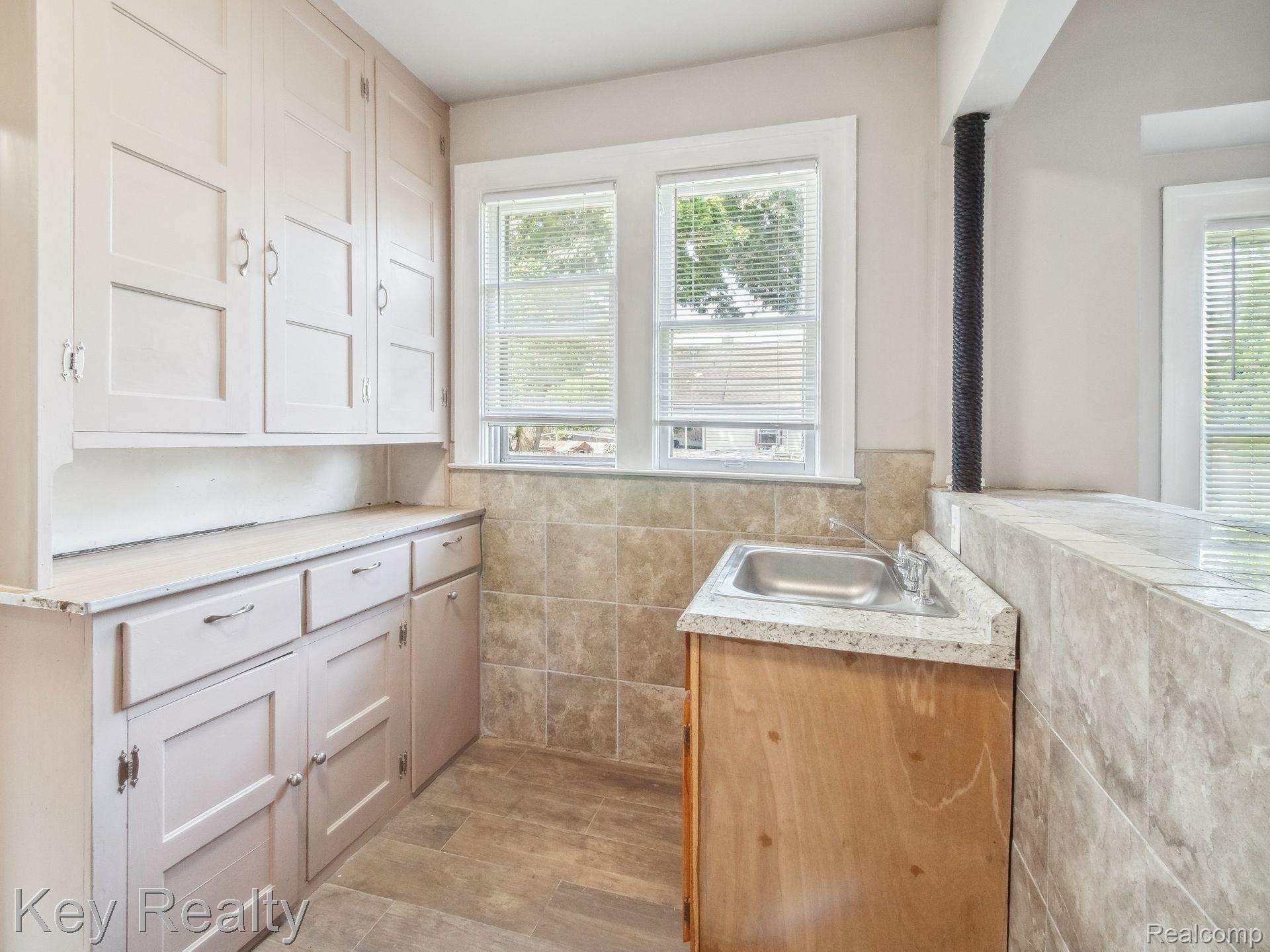 54 Oak Street River Rouge, MI 48218 - Photo 10 of 16 Kitchen