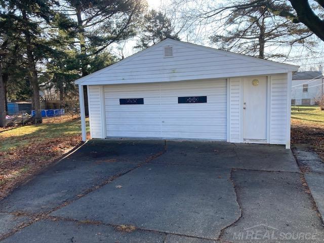 8442 Central Street Center Line, MI 48015 - Photo 4 of 19