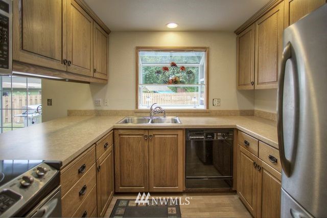 17920 Bellflower Road Bothell, WA 98012 - Photo 5 of 15