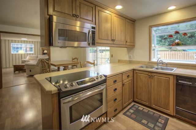 17920 Bellflower Road Bothell, WA 98012 - Photo 6 of 15