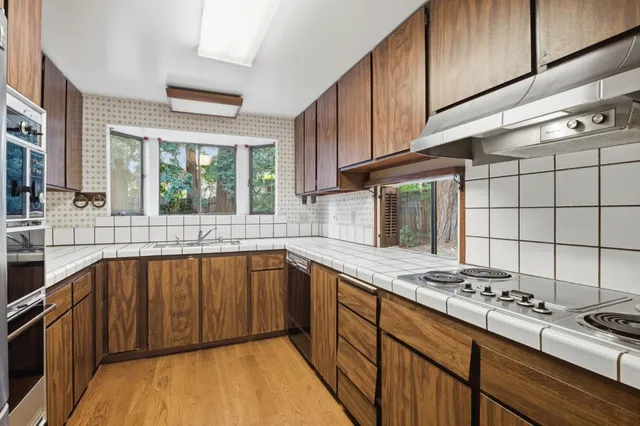 $3,000,000 | 831 University Avenue, Unit 831833, Menlo Park, CA 94025