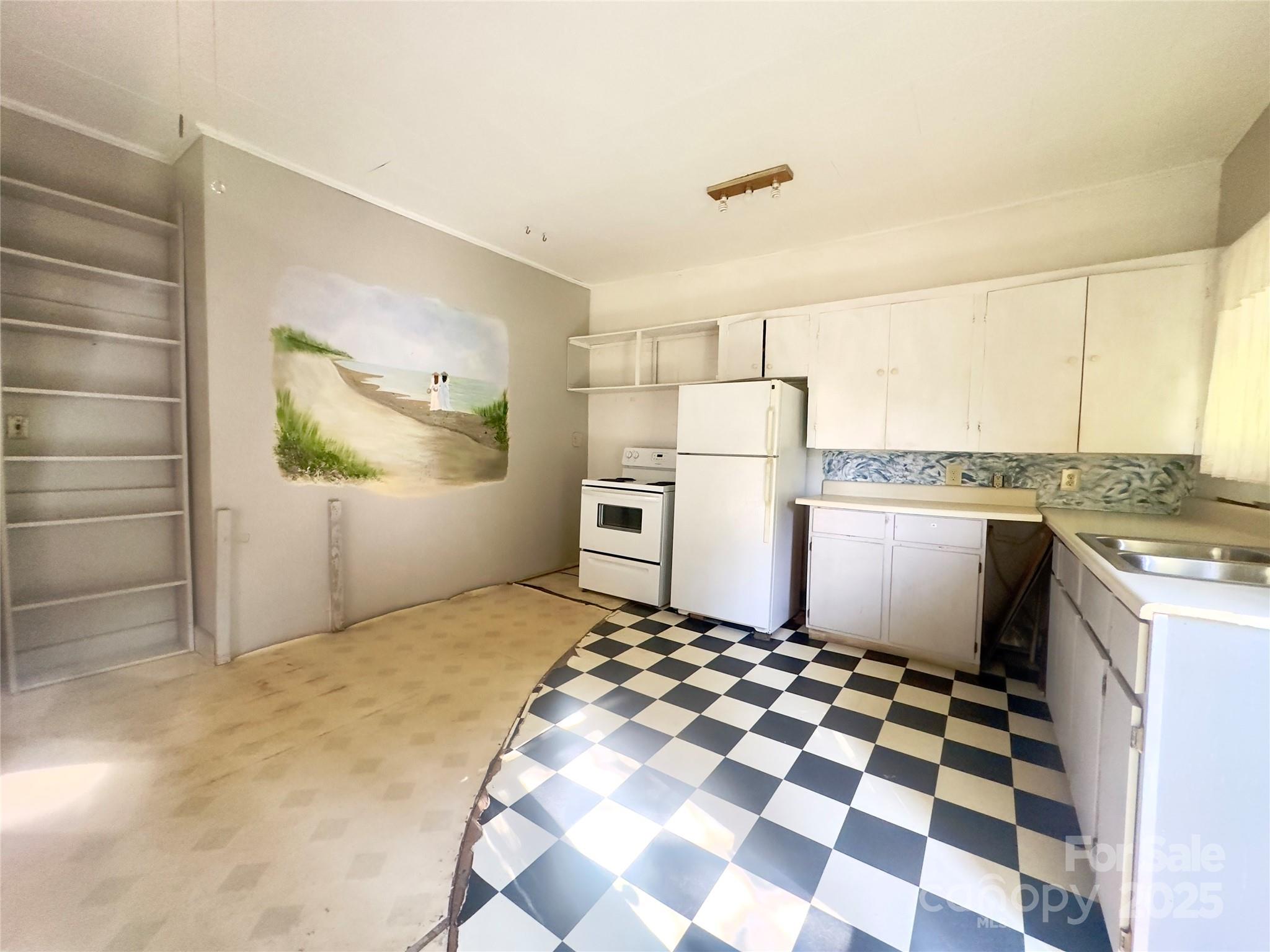175 Spring Street Marion, NC 28752 - Photo 7 of 16 Gallery Image 7