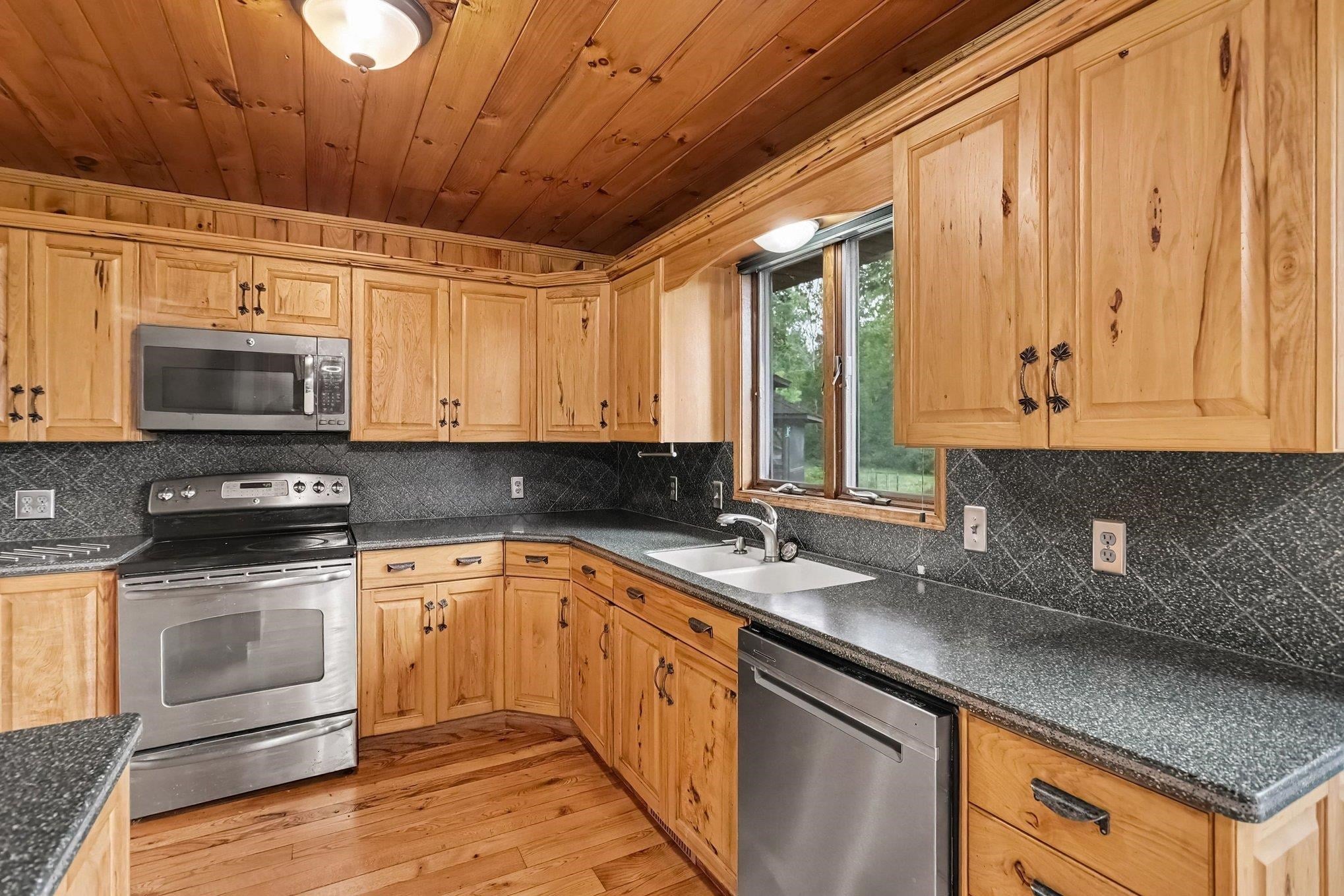 1888 East Erickson Road Pinconning, MI 48650 - Photo 22 of 29 Gallery Image 22
