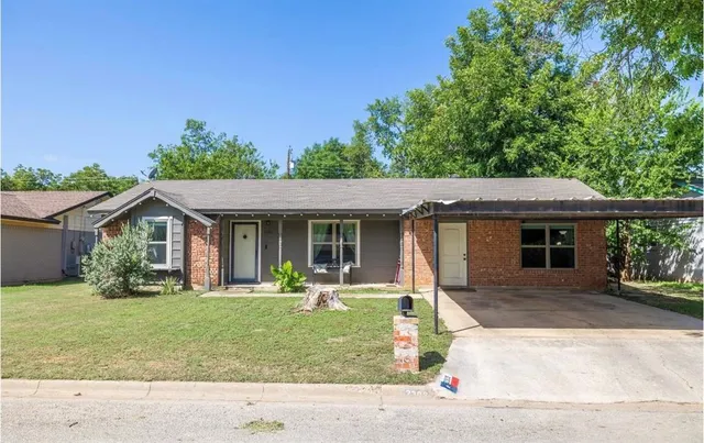 $189,900 | 2309 13th Street, Brownwood, TX 76801