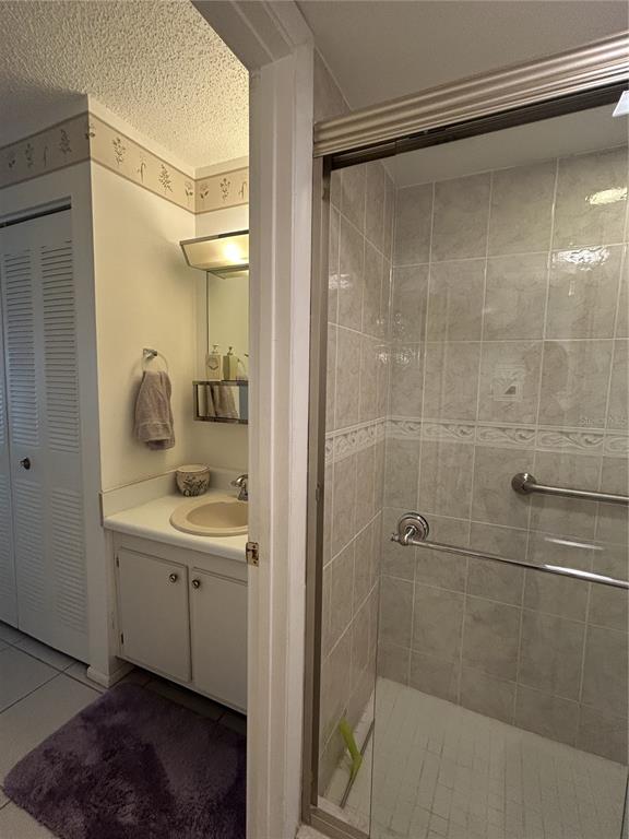 11485 Oakhurst Road, Unit 200318 Largo, FL 33774 - Photo 23 of 48 a bathroom with a shower sink and mirror