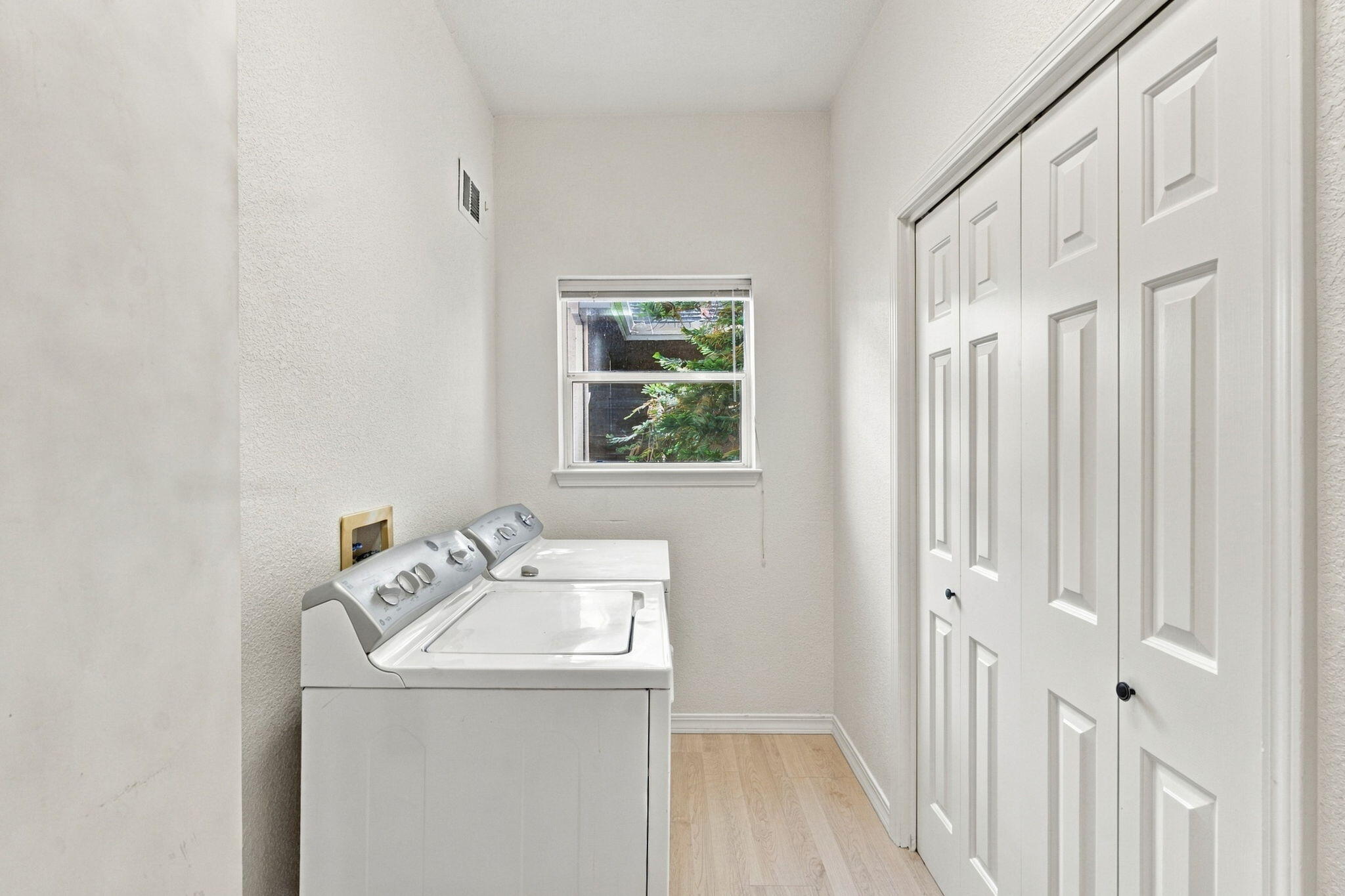 3154 Riesling Path Redding, CA 96001 - Photo 12 of 44 27-web-or-mls-BiggerFlow Real Estate Med