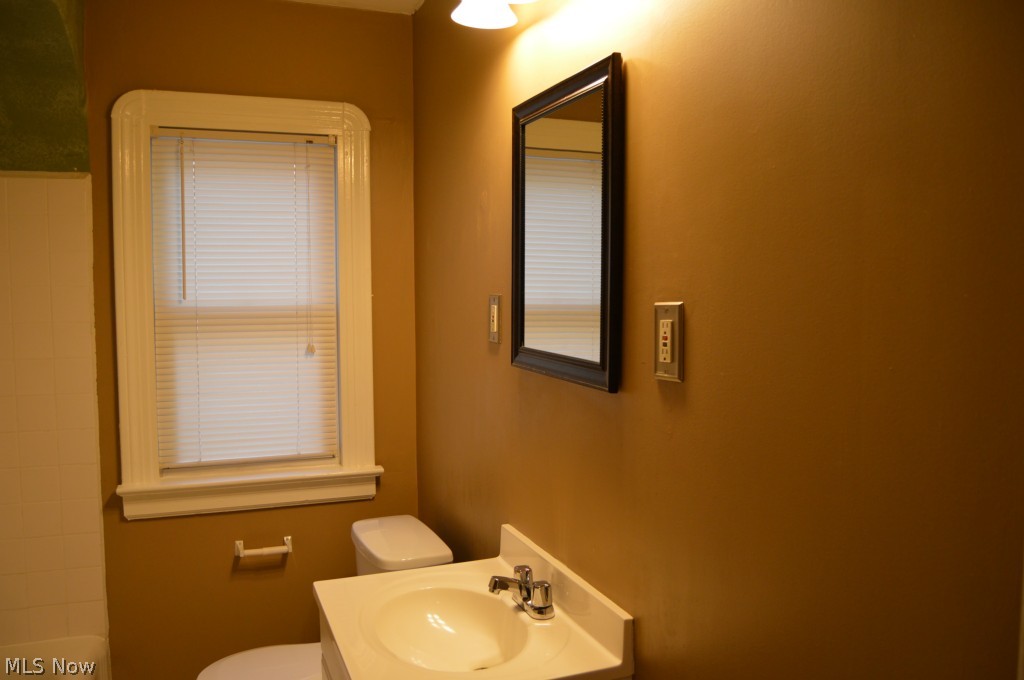 1351 Avondale Road Cleveland, OH 44121 - Photo 12 of 24 Gallery Image 12
