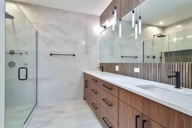 $949,000 | 4246 North Kimball Avenue, Chicago, IL 60618