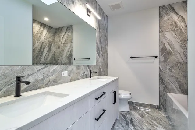 $949,000 | 4246 North Kimball Avenue, Chicago, IL 60618