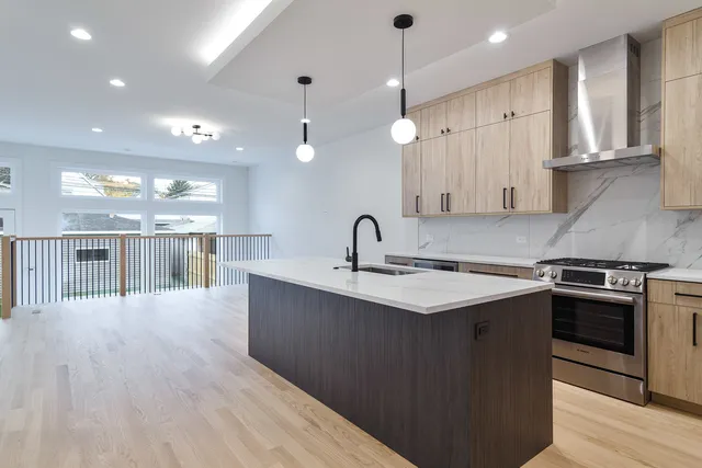 $949,000 | 4246 North Kimball Avenue, Chicago, IL 60618