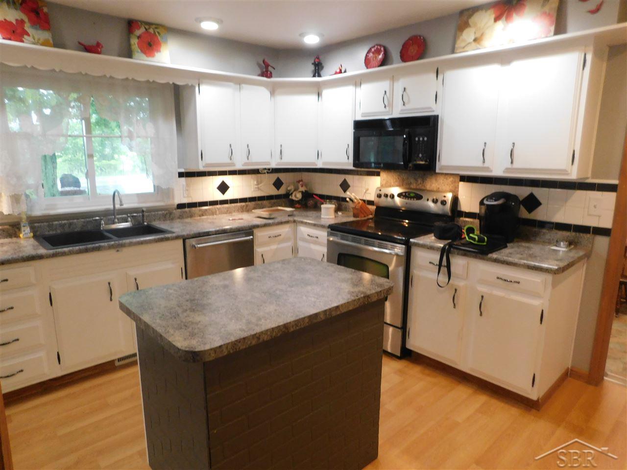 2236 South Miller Road Saginaw, MI 48609 - Photo 29 of 47 31354208-28.JPG