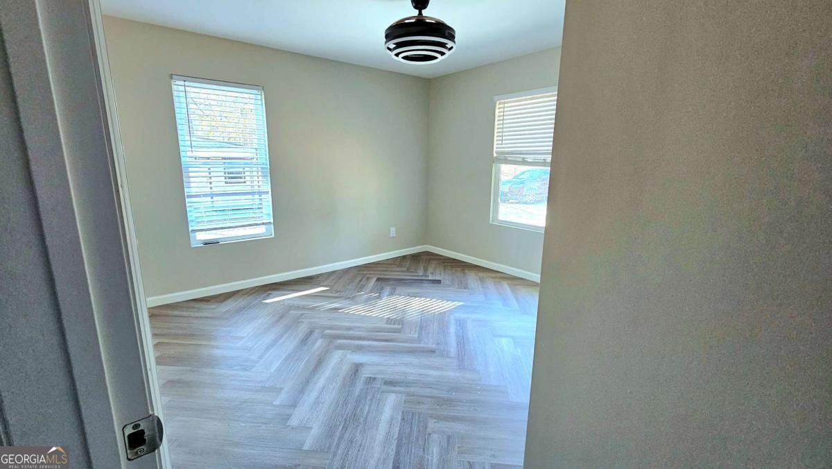 858 Augusta Road Valdosta, GA 31602 - Photo 15 of 28 an empty room with windows and ceiling fan