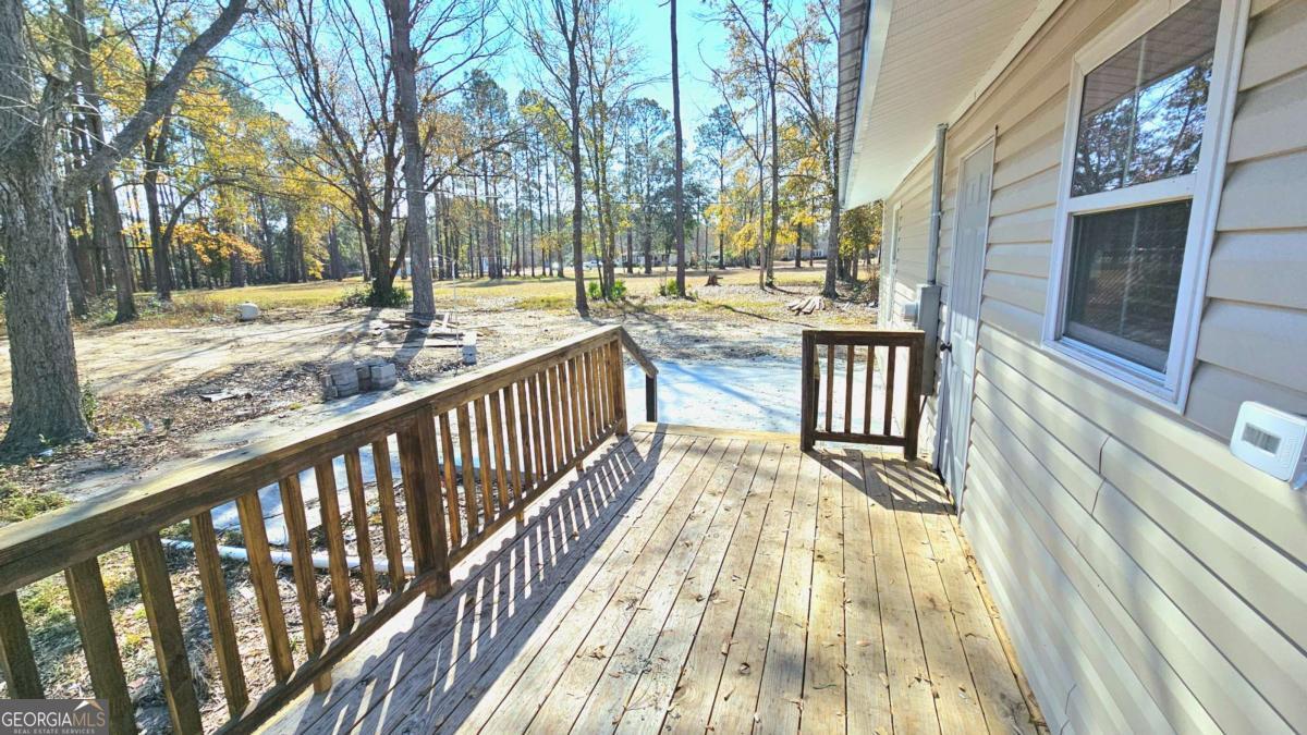 858 Augusta Road Valdosta, GA 31602 - Photo 25 of 28 a view of a patio with a yard