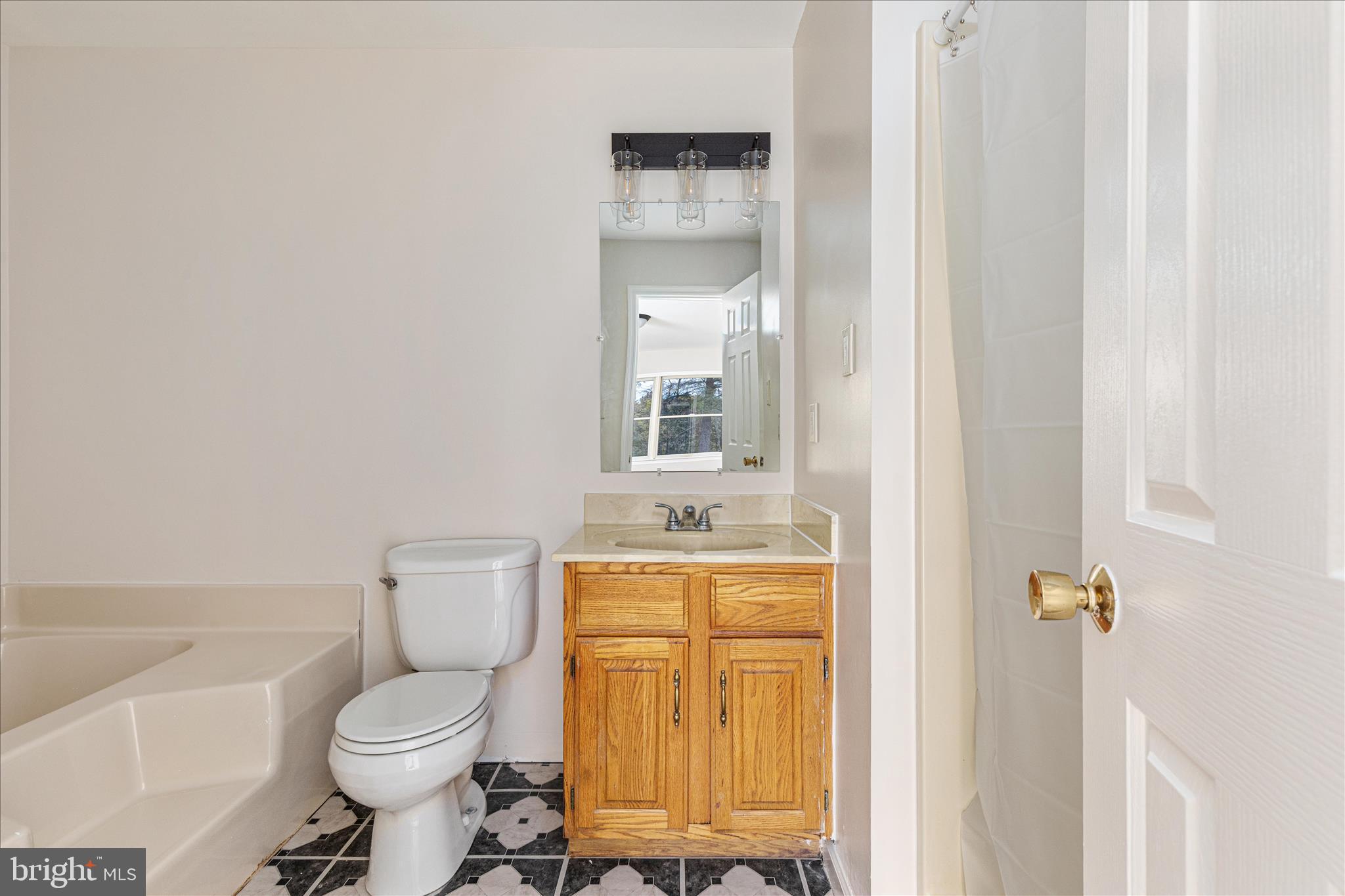 2983 Old Winchester Road Boyce, VA 22620 - Photo 64 of 91 a bathroom with a toilet a sink and bathtub