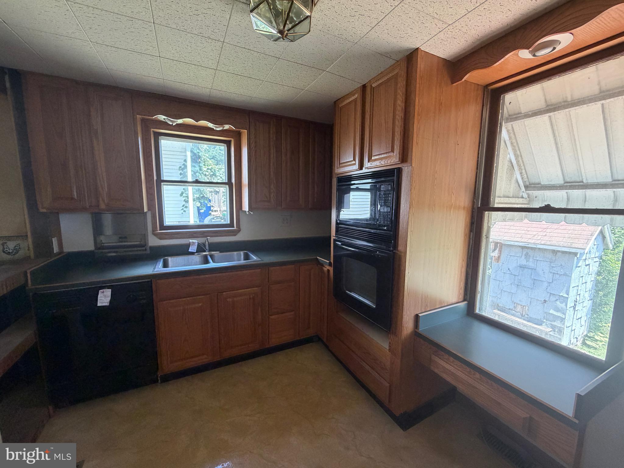 11 South East Street Spring Grove, PA 17362 - Photo 2 of 9
