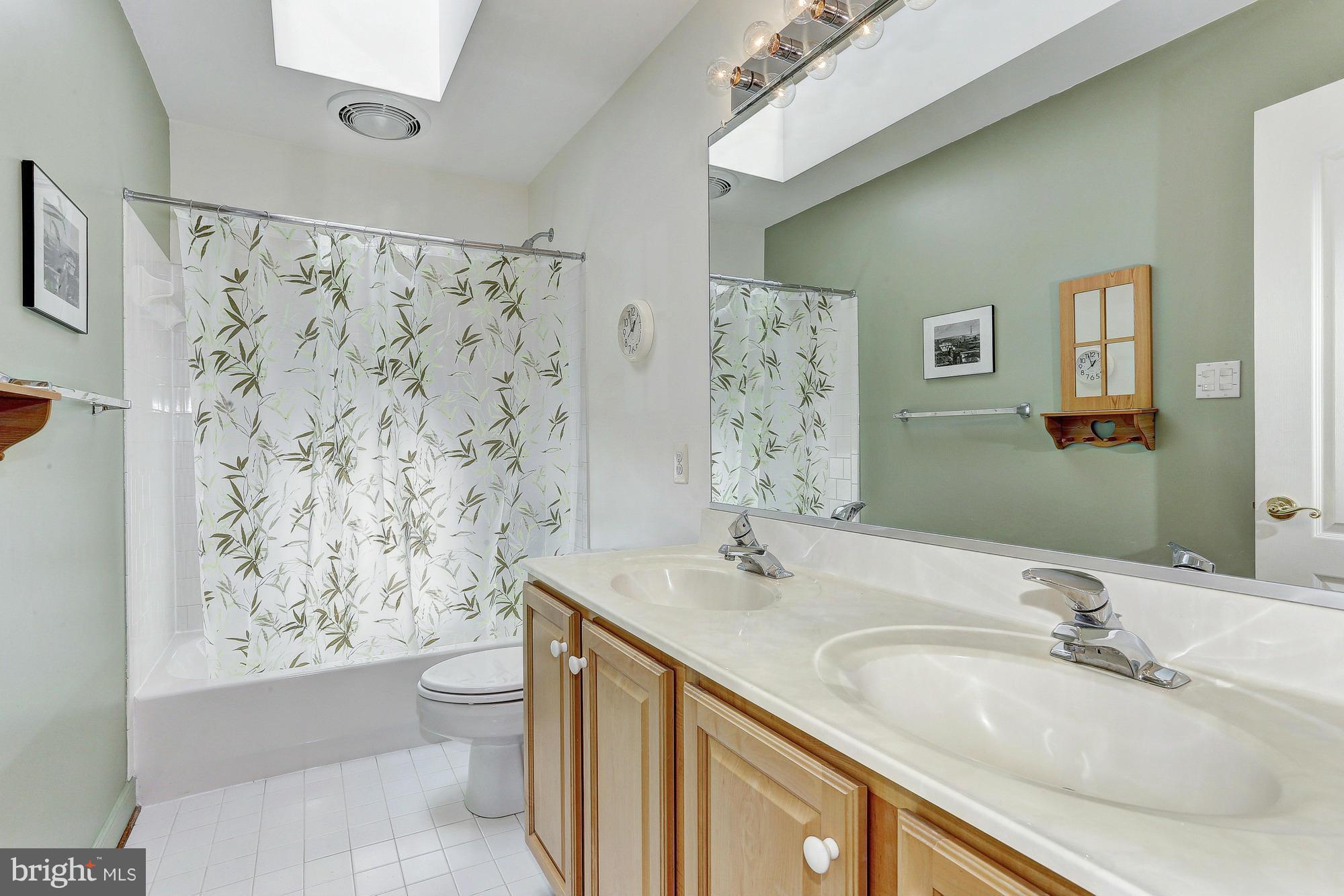 2817 Thornbrook Road Ellicott City, MD 21042 - Photo 21 of 30 Bathroom