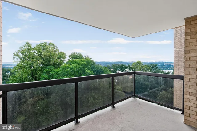 a view of a large window with an outdoor space