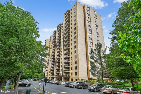 a view of a golf course