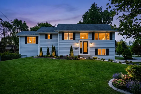 $3,500 | 1170 McCarthy Road, Lemont, IL 60439