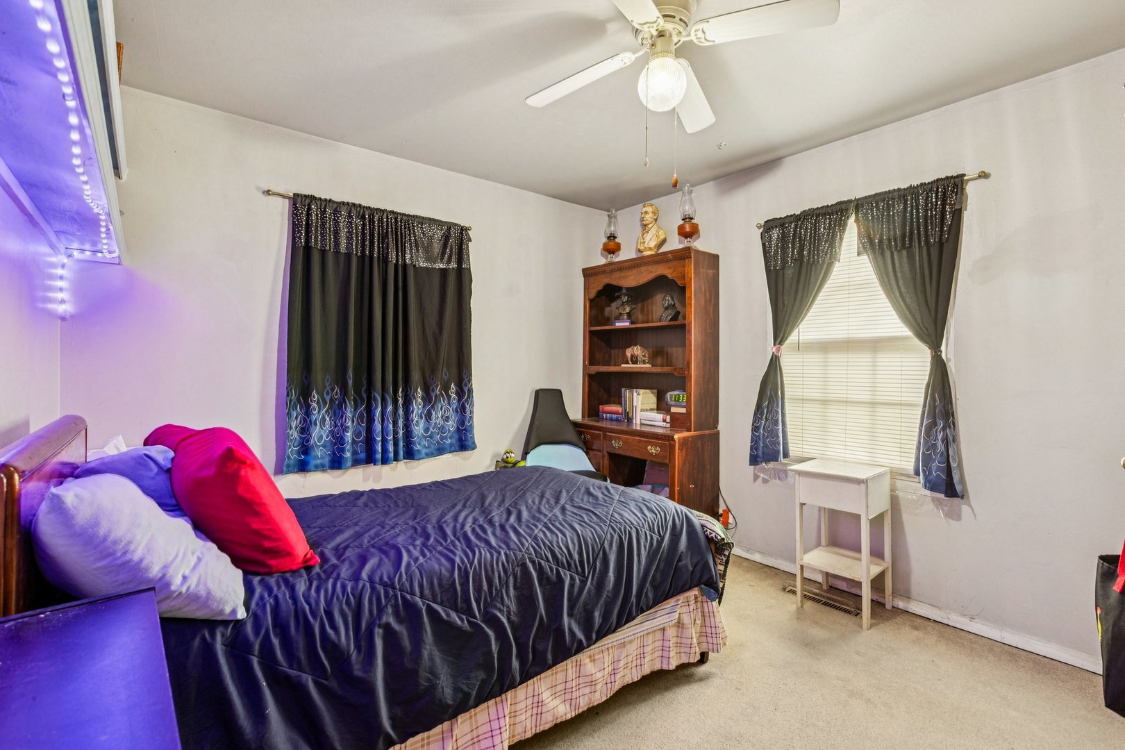 820 South Pine Street Streamwood, IL 60107 - Photo 14 of 23 a bedroom with a bed and a window