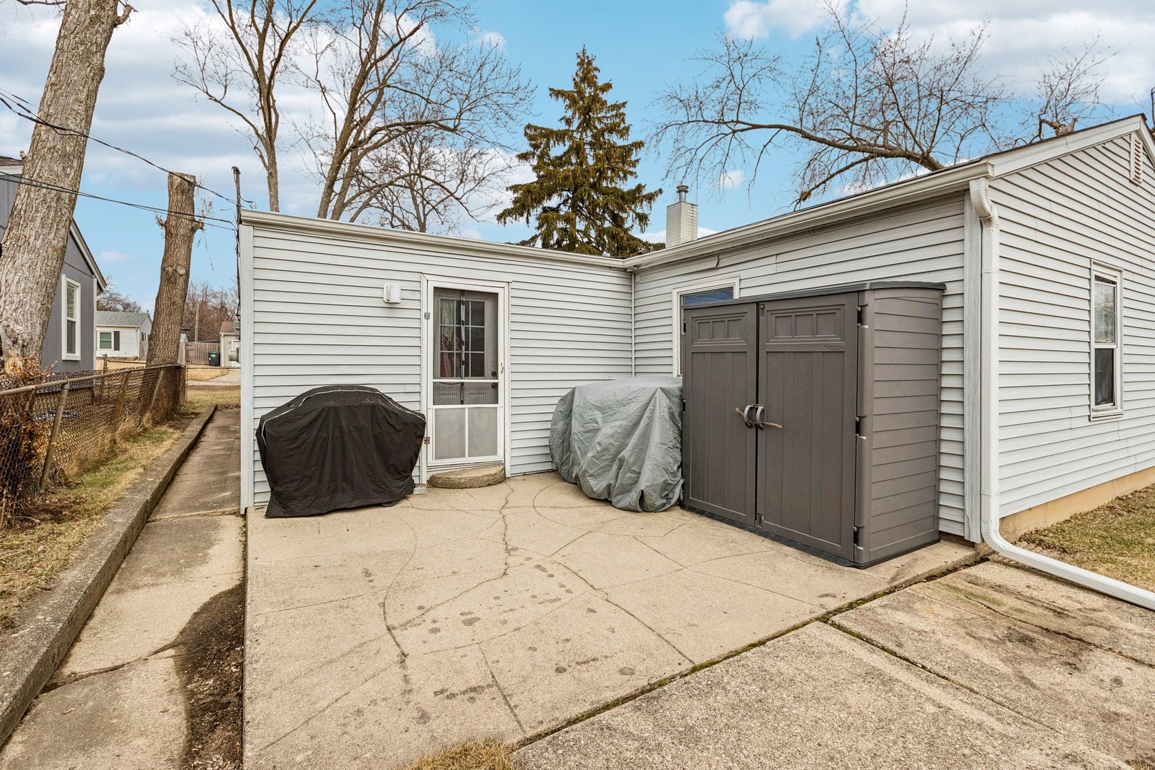 820 South Pine Street Streamwood, IL 60107 - Photo 21 of 23 a view of a house with a patio