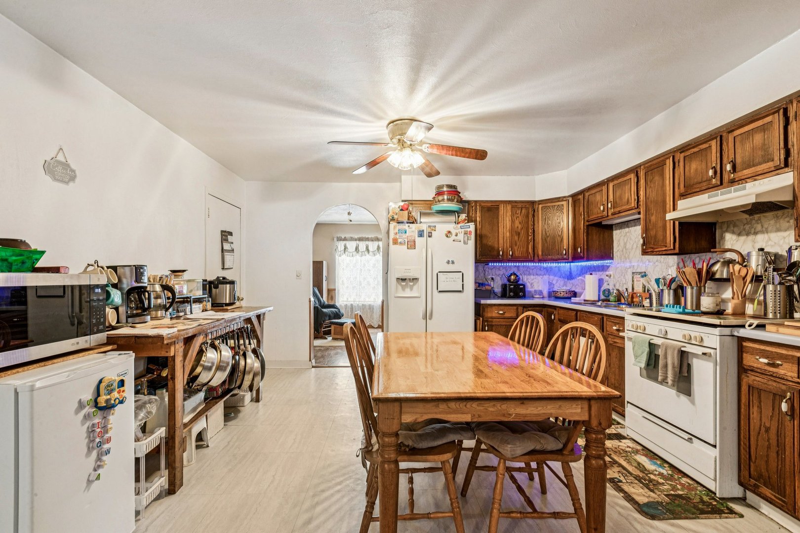 820 South Pine Street Streamwood, IL 60107 - Photo 9 of 23 a view of a dining area with furniture and a kitchen