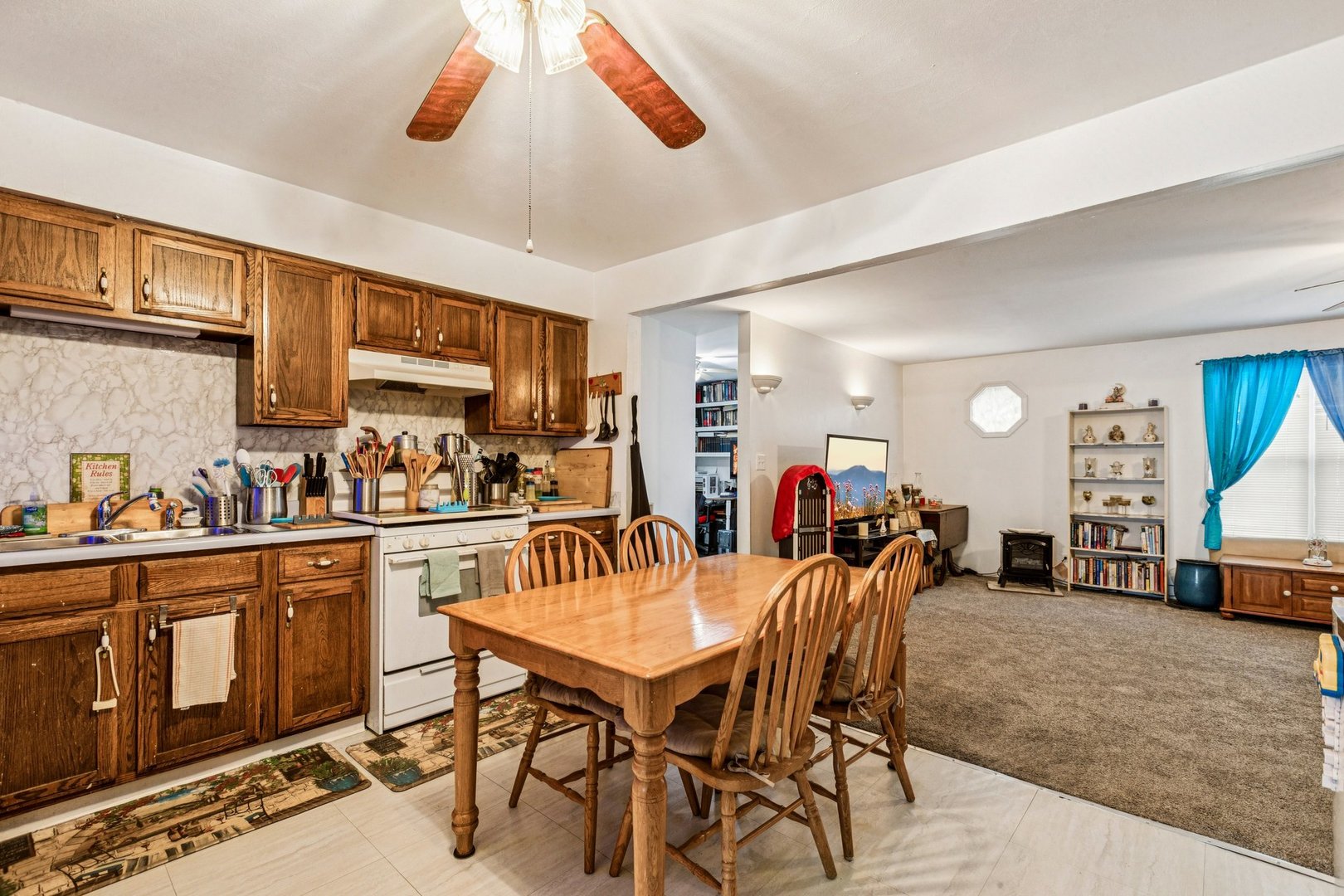 820 South Pine Street Streamwood, IL 60107 - Photo 10 of 23 a view of a dining room with furniture
