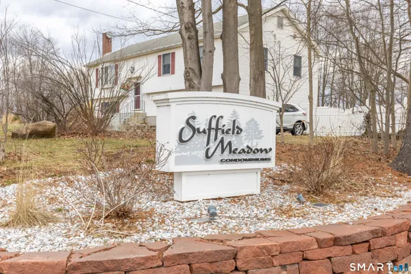 $269,000 | 3 Pebblestone Circle, Unit 3, Suffield, CT 06078