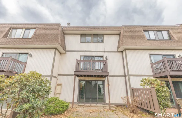 $269,000 | 3 Pebblestone Circle, Unit 3, Suffield, CT 06078