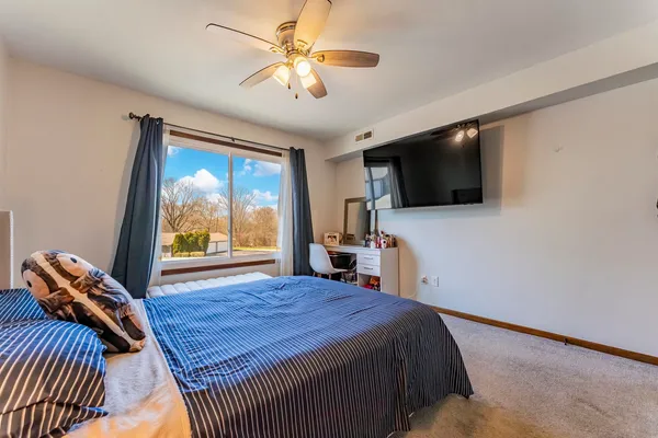 $230,000 | 5202 Winslow Circle, Unit A, McHenry, IL 60050