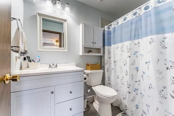 $230,000 | 5202 Winslow Circle, Unit A, McHenry, IL 60050