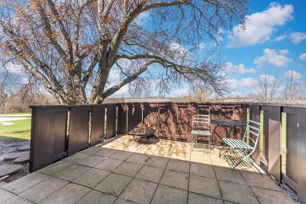 $230,000 | 5202 Winslow Circle, Unit A, McHenry, IL 60050