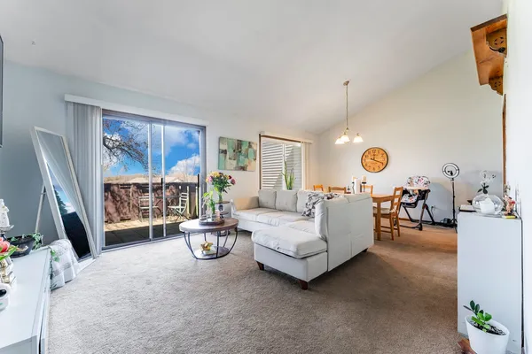 $230,000 | 5202 Winslow Circle, Unit A, McHenry, IL 60050