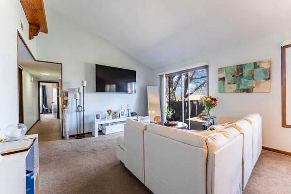 $230,000 | 5202 Winslow Circle, Unit A, McHenry, IL 60050