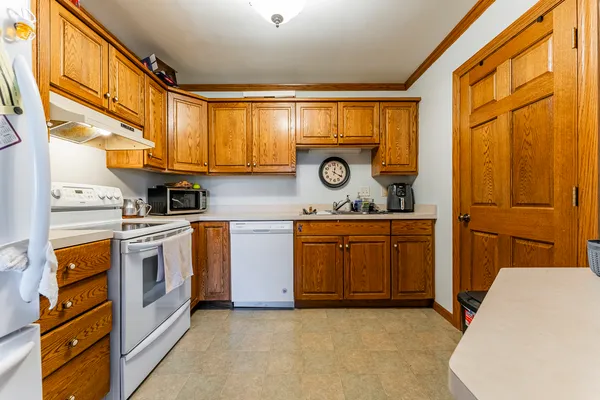 $230,000 | 5202 Winslow Circle, Unit A, McHenry, IL 60050