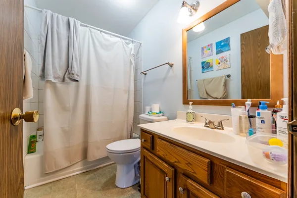 $230,000 | 5202 Winslow Circle, Unit A, McHenry, IL 60050