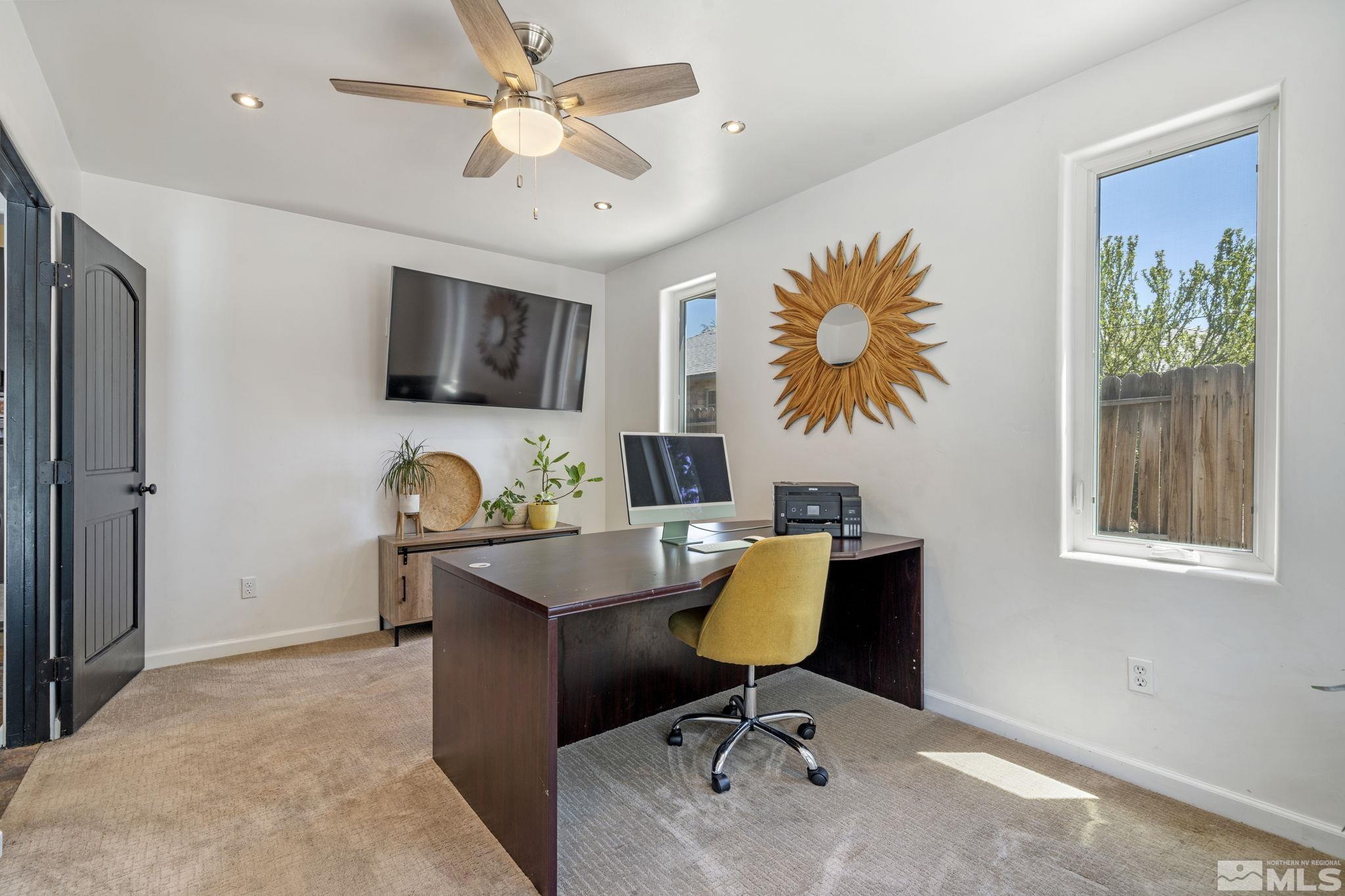 1005 Memory Lane Reno, NV 89509 - Photo 22 of 32 a workspace with furniture