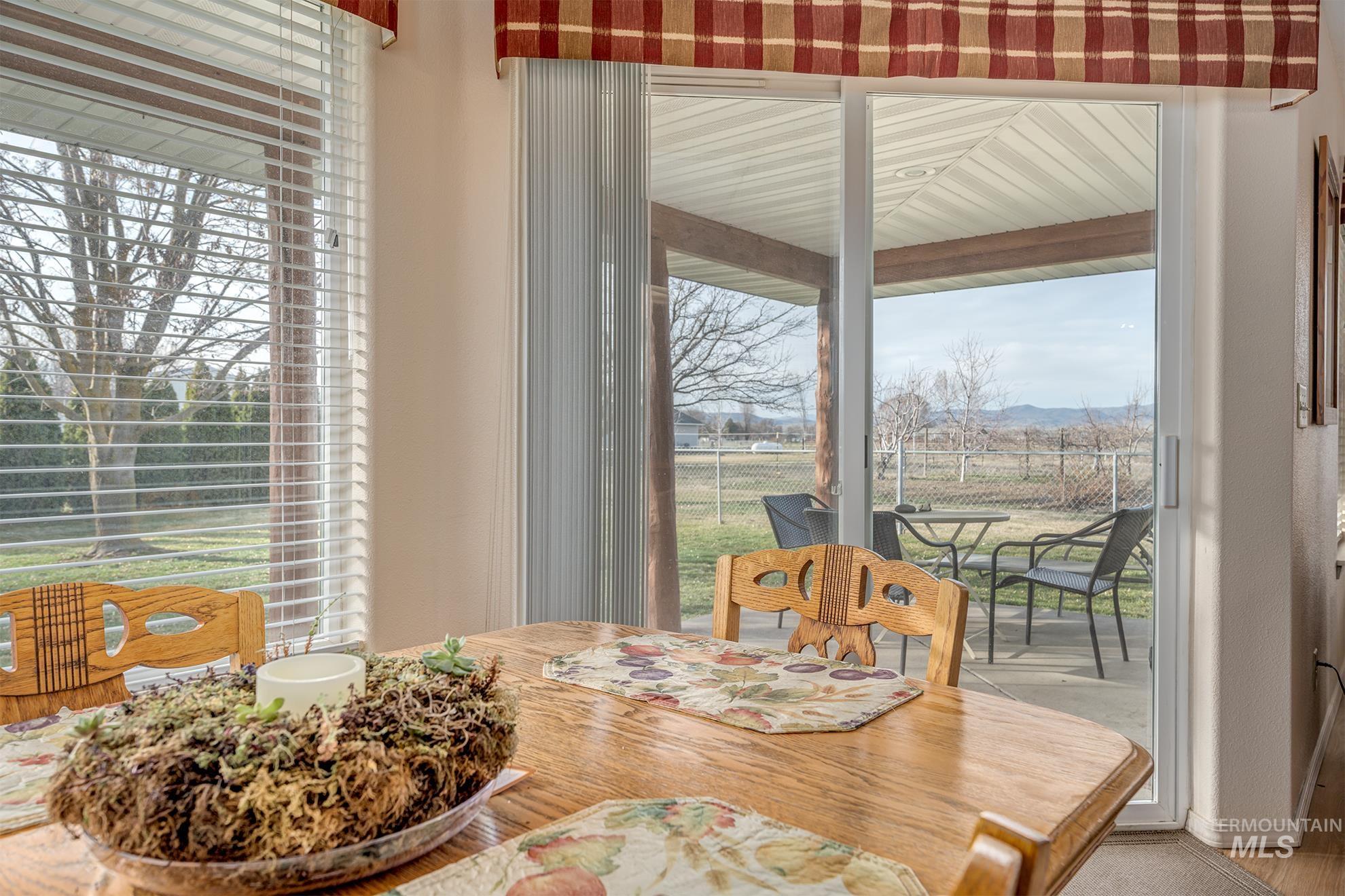 946 Indianhead Road Weiser, ID 83672 - Photo 10 of 36 View of dining space