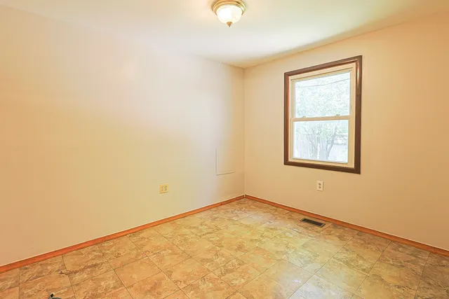 $259,900 | 108 Poplar Street, McHenry, IL 60051