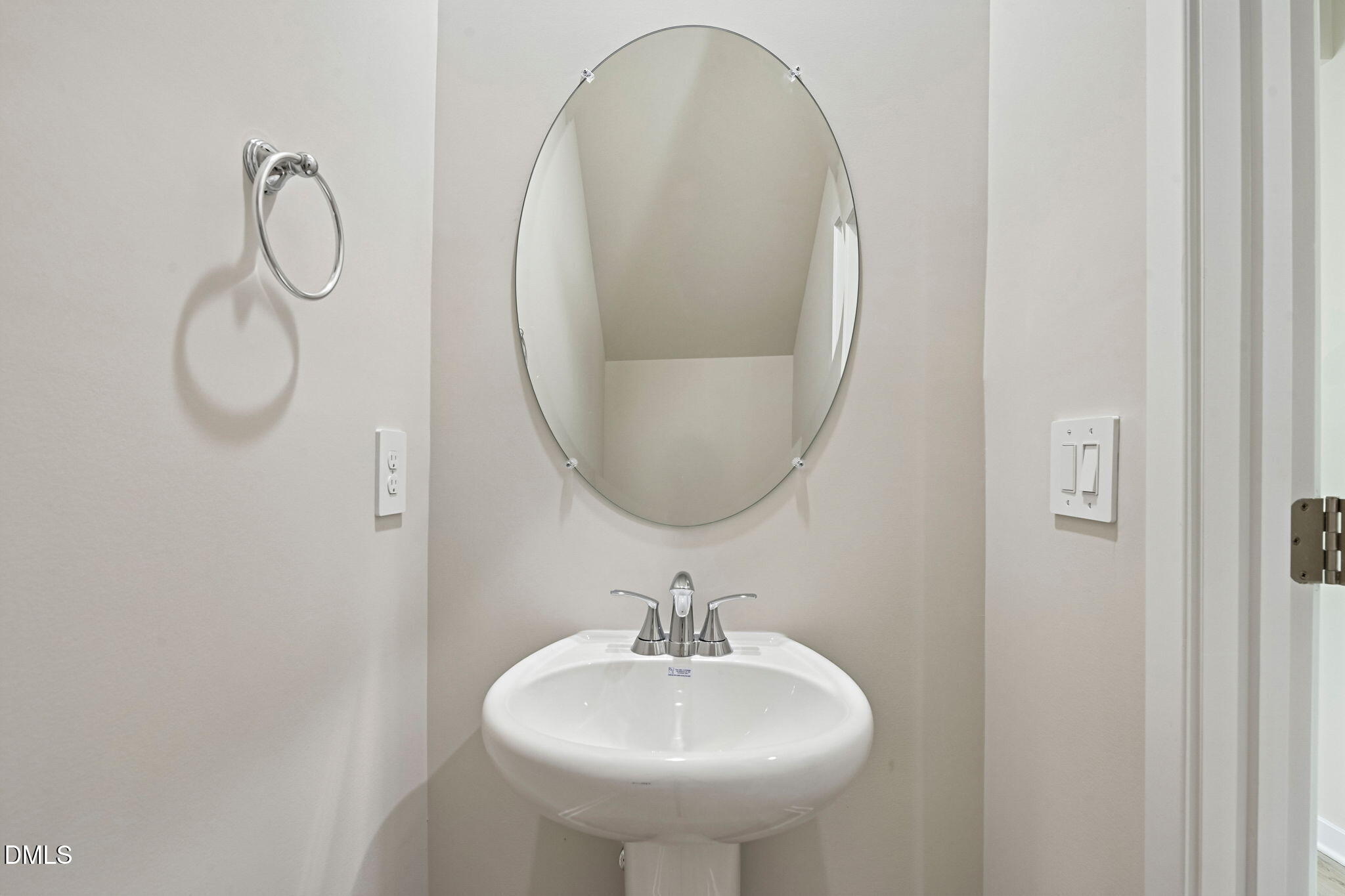 1505 Hatteras Road Durham, NC 27703 - Photo 18 of 44 18-web-or-mls-Raleigh - Avalon Place - 1