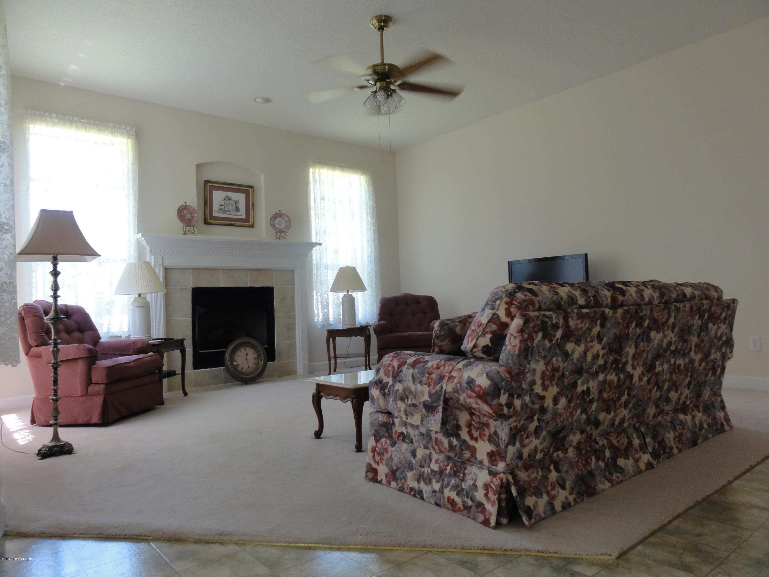 1020 Halsema Road South Jacksonville, FL 32221 - Photo 11 of 32 living2