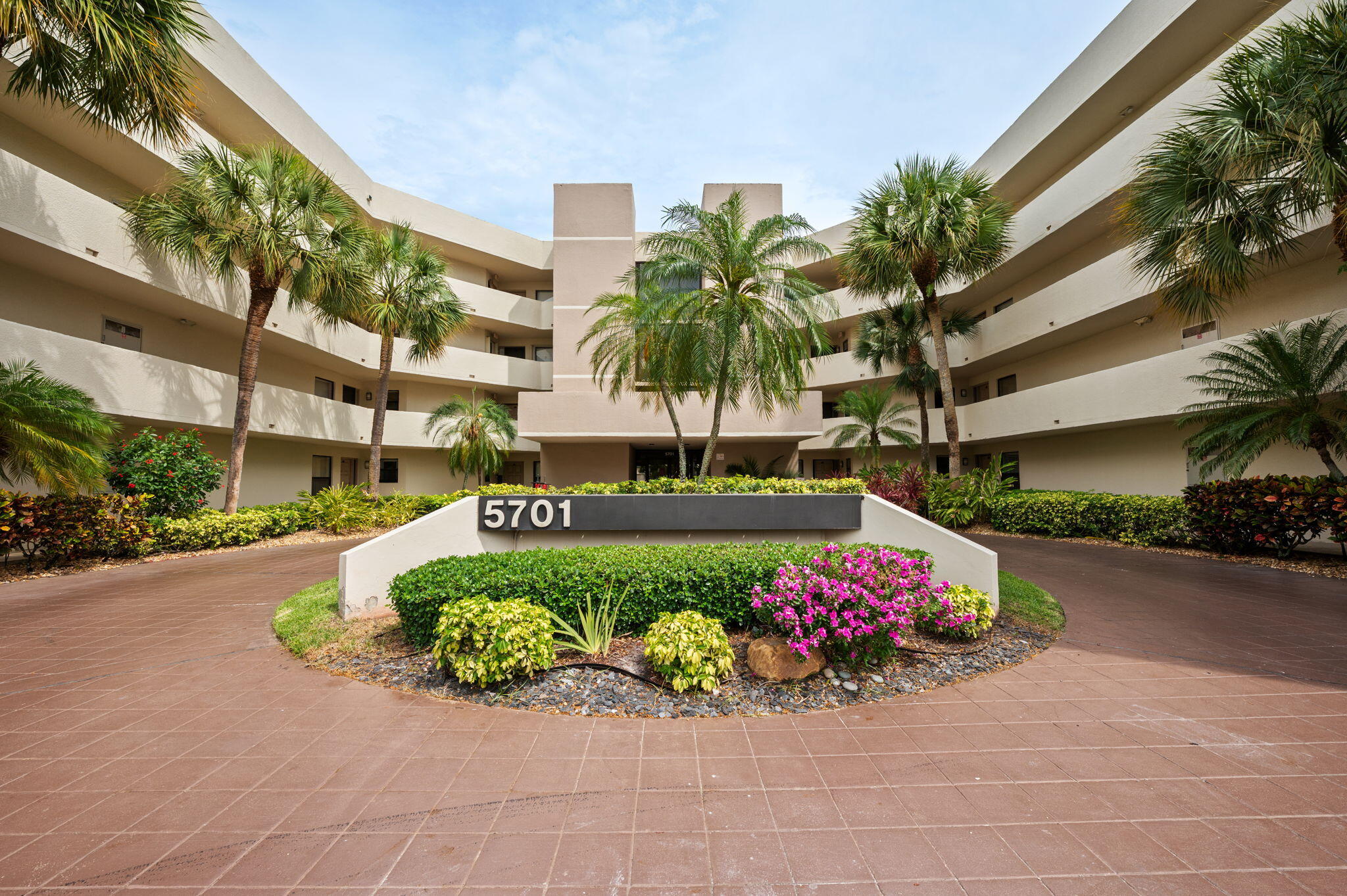 5701 Camino Del Sol, Unit 104 Boca Raton, FL 33433 - Photo 25 of 34 front bldg